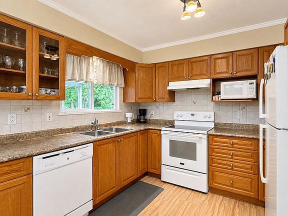 3rd image of 11010 Partridge Cres
