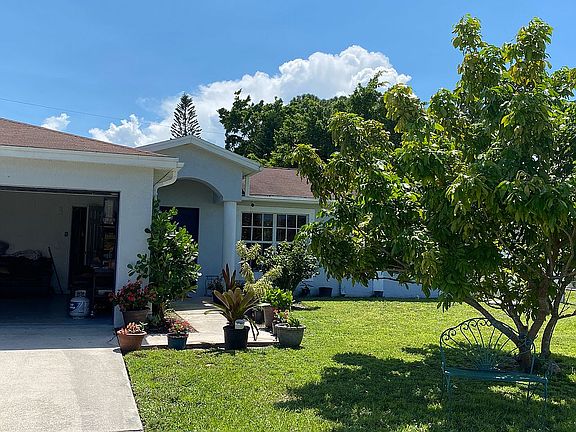 5th image of 132 SW Fairchild Ave