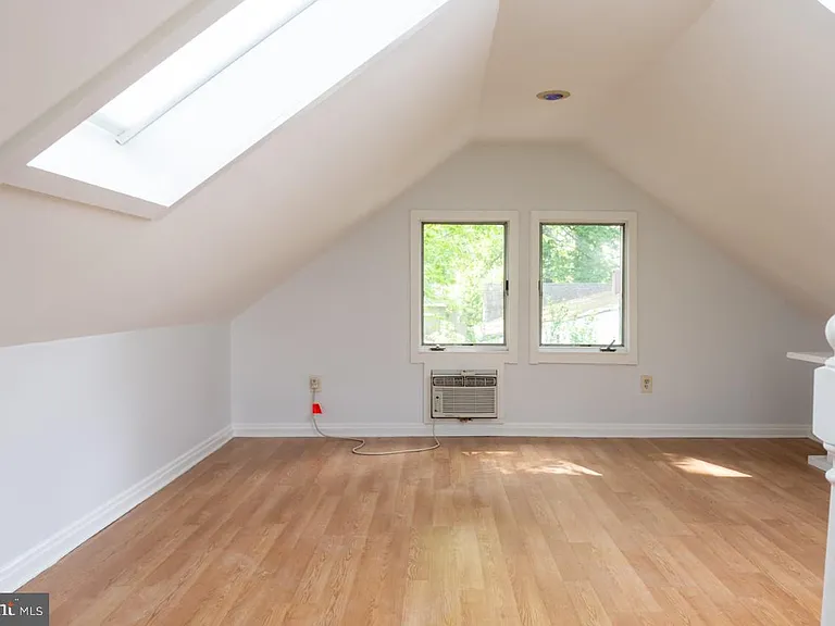 2031 Hillside Dr — Photo 36