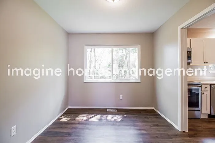 4 bed, 2.5 bath, 1960 sqft, $2,494 — Photo 3