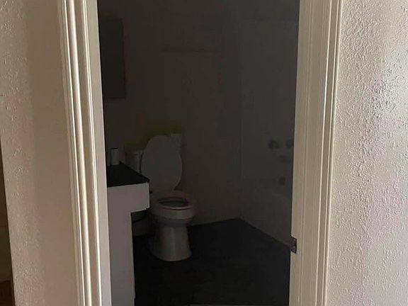 4th image of 121 N Deanna Dr