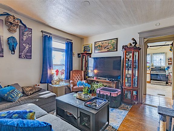3rd image of 477 Parsells Ave