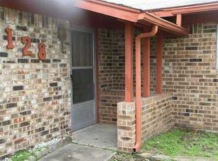 128 Mesquite St, Giddings, TX 78942