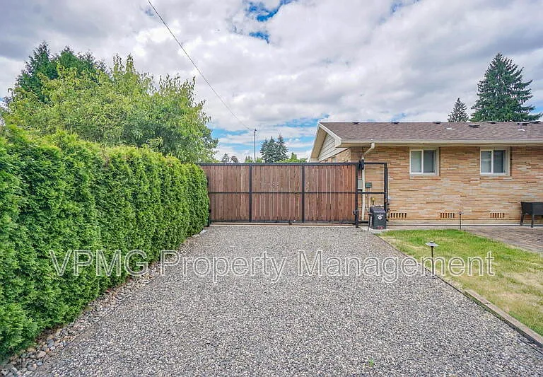 705 NE 94th Ave — Photo 35
