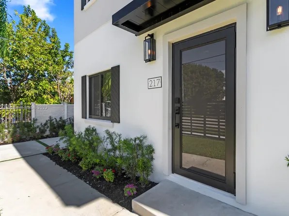 217 NW 19th Ave, Miami, FL 33125