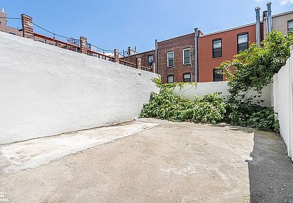 3rd image of 212 Edgecombe Ave #1
