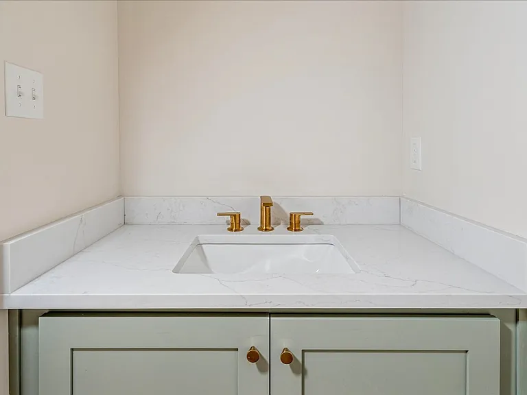 5486 End Village Dr E — Photo 10