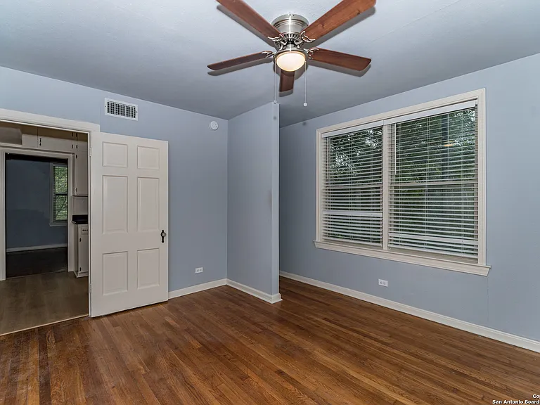 254 Cloverleaf Ave #2 — Photo 13