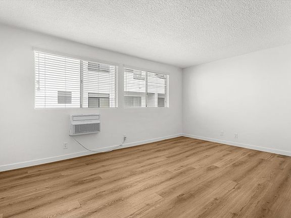 4th image of 4458 Woodman Ave APT 8