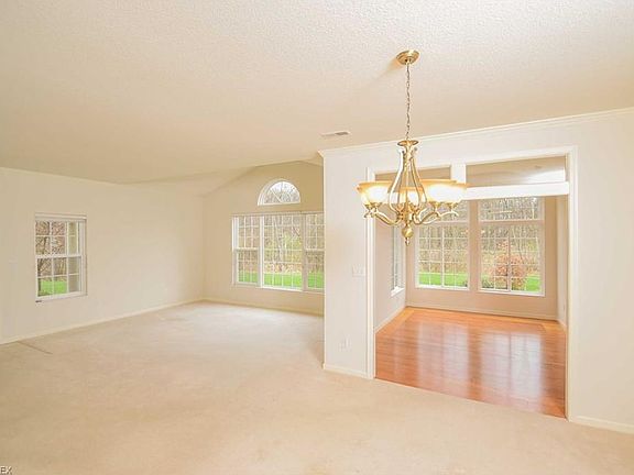 3rd image of 25 Hunters Woods Blvd