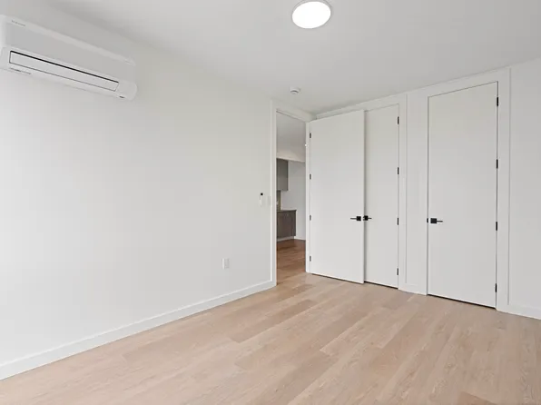 172-02 Hillside Avenue image 7 of 13