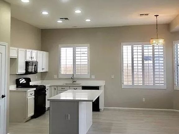 3rd image of 43323 N 43rd Dr
