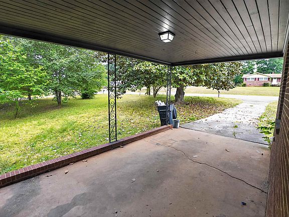 4th image of 1008 Fairfield Dr