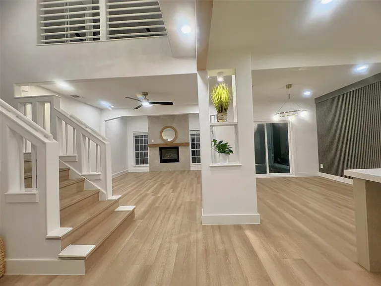 516 S Post Oak Ln #9 — Photo 6