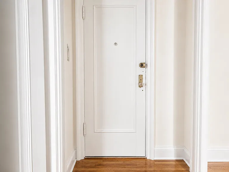 21 Magaw Pl #3D — Photo 11