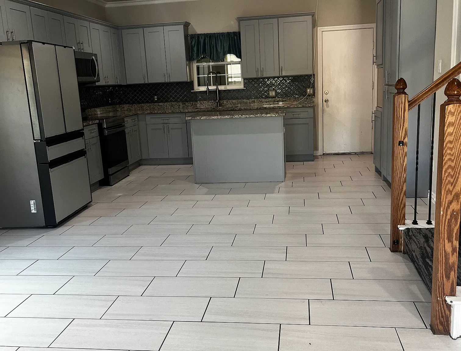 5 bed, 1995 sqft, $2,525 — Photo 3