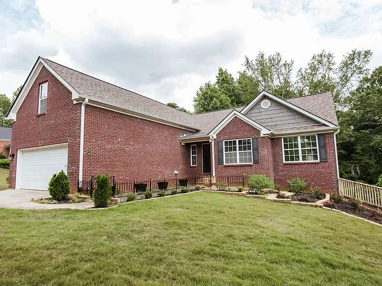 137 Bristol Woods Dr — Photo 2