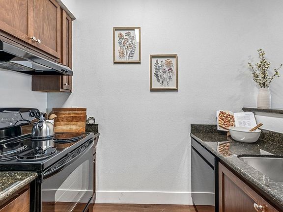 5th image of 3003 Queensgate Dr #4-232