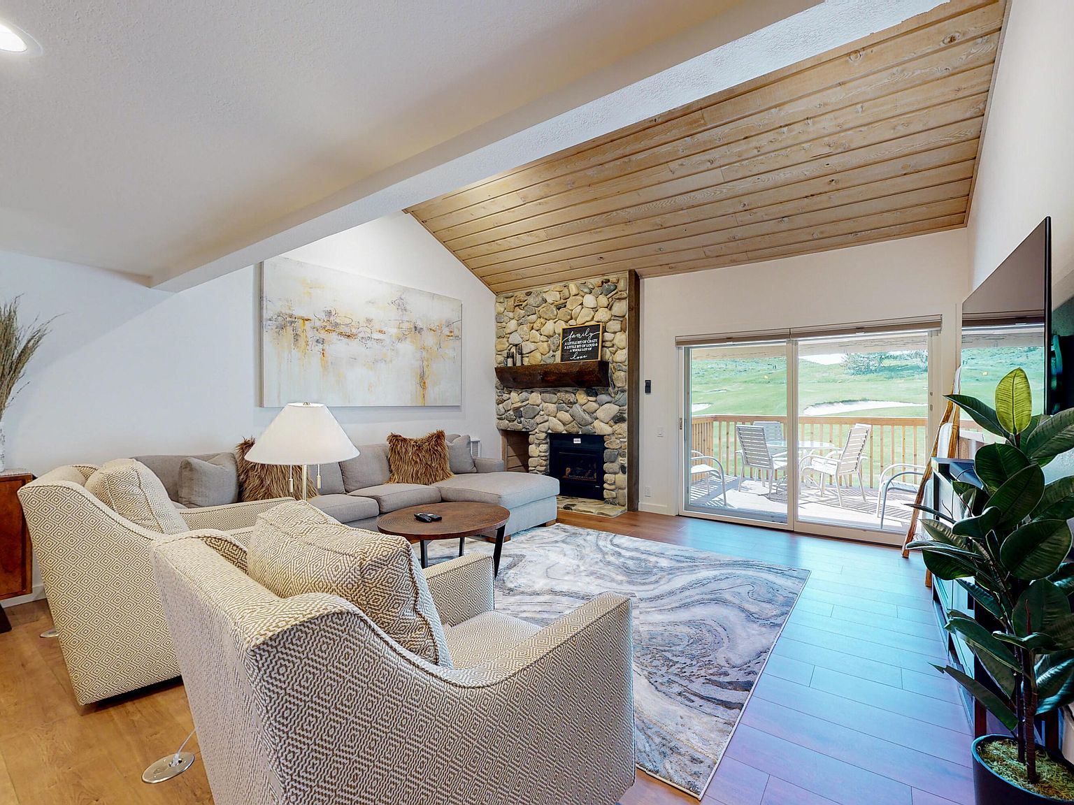 2737 Sunburst Condo Dr #37