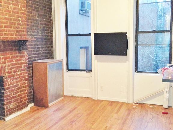 4th image of 355 W 46th St