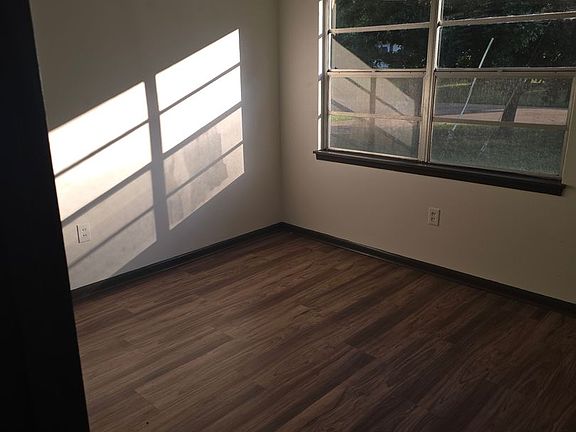 3rd image of 1059 Maria Dr