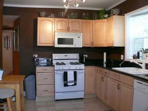 4th image of 5016 N California Ave #3