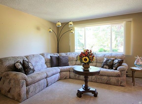 The living room is very spacious, light and bright.