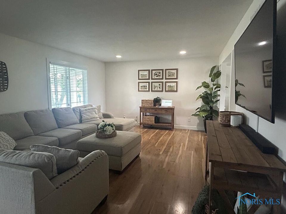 2nd image of 120 Amy Dr