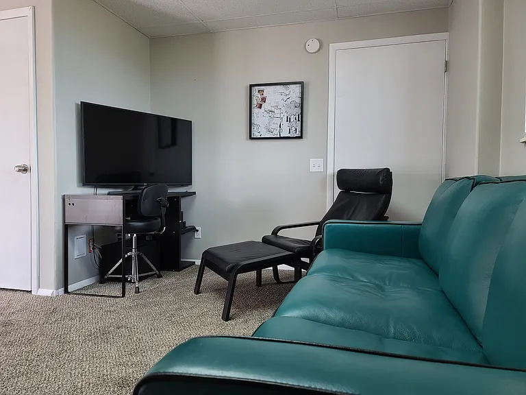 940 W Red Oaks Dr #2 — Photo 7