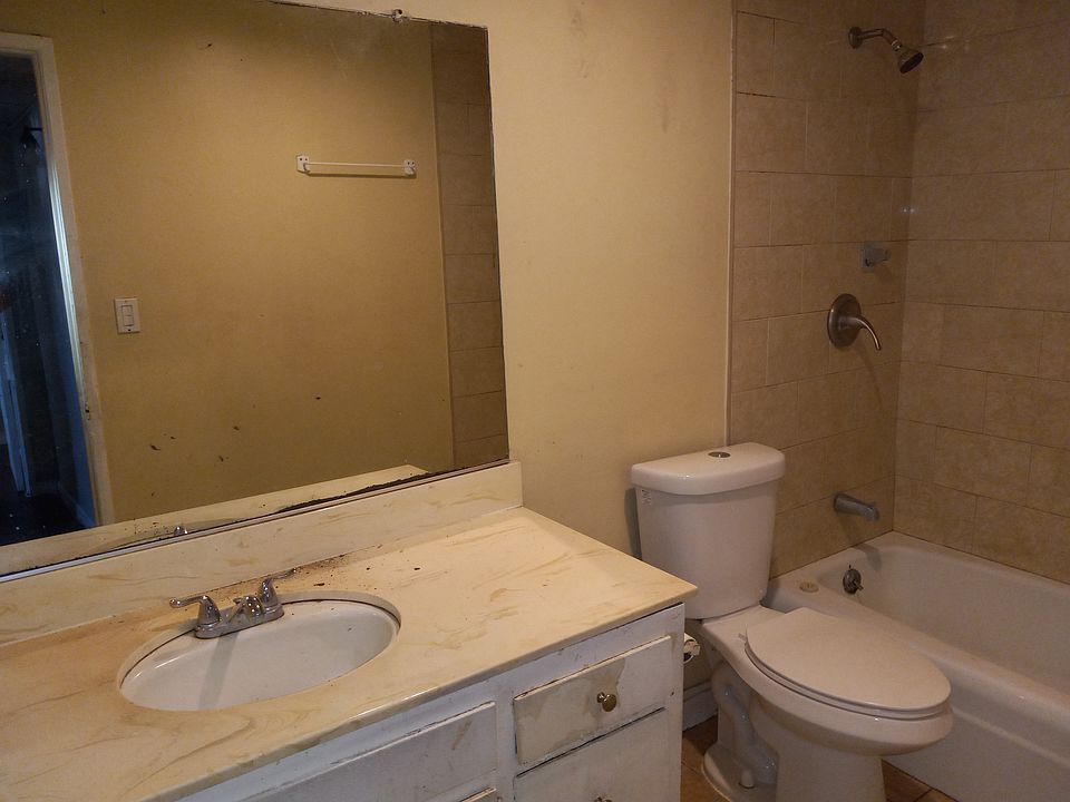 1st image of 624 N Wilcox Ave APT 2