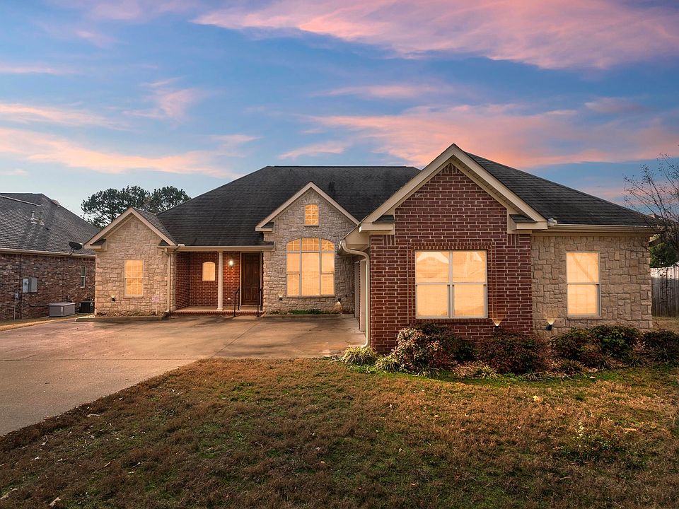 1st image of 304 Wildwood Cir