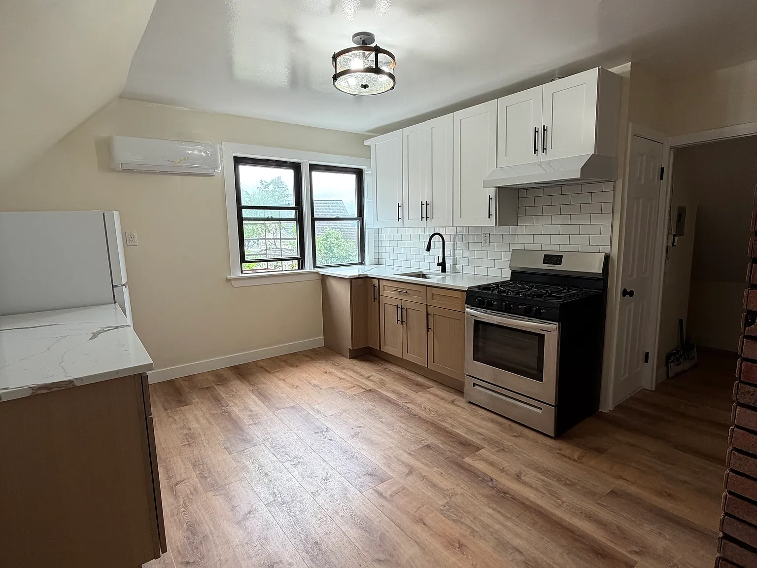 2 bed, 950 sqft, $2,800 — Photo 1