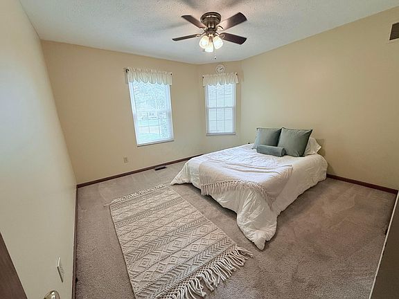 4th image of 3529 Lake Louise Dr