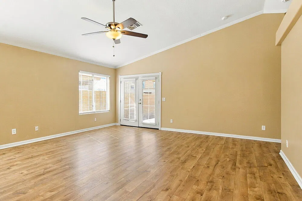 4 bed, 2.0 bath, 1614 sqft, $2,075 — Photo 4