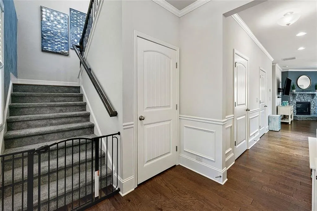 4 bed, 2.5 bath, 2758 sqft, $2,850 — Photo 4