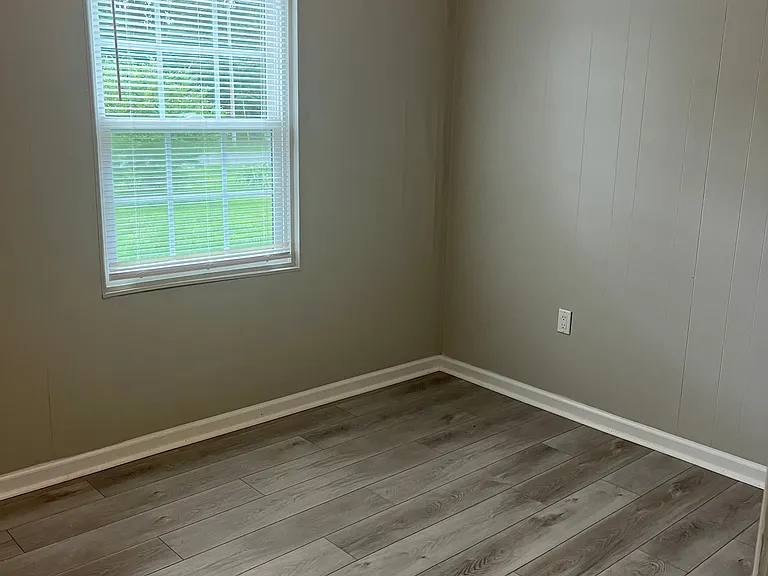 1133 Railroad Dr — Photo 7