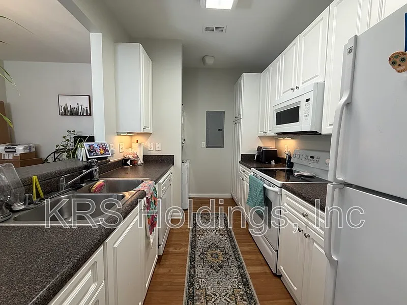 2 bed, 2.5 bath, 1424 sqft, $2,200 — Photo 4