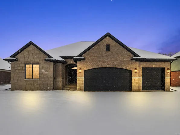 66704 Meadowlands Ct, Washington, MI 48095