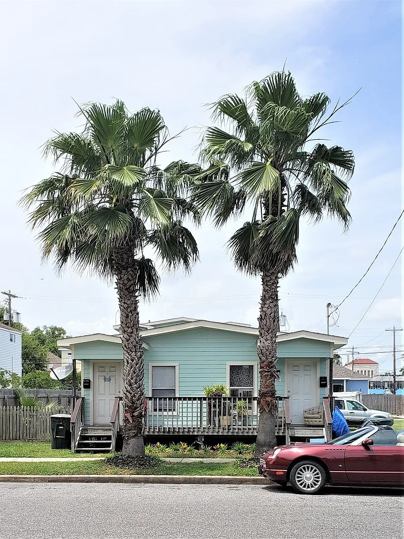 Building Photo - R4 2608 Ave L