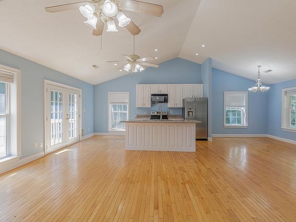 2nd image of 101 S Azalea Dr