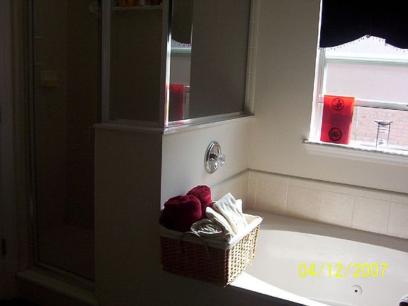 shower/master tub