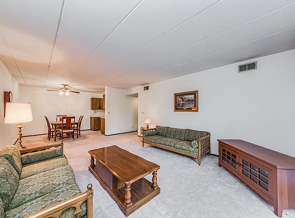4th image of 5S040 Pebblewood Ln APT E303