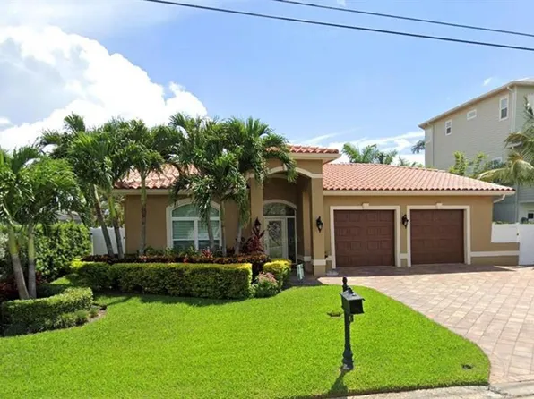 11160 5th St E, Treasure Island, FL 33706