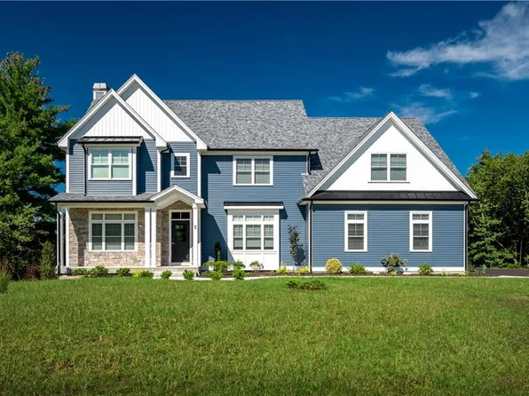 5 Lacey Ct, Smithfield, RI 02917