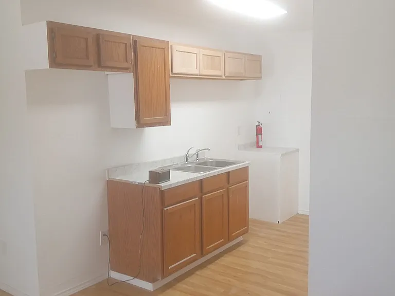 408 N 3rd St #6 — Photo 2