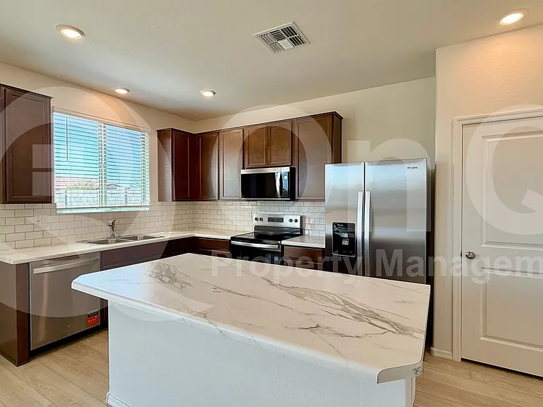 1444 E Edwin St — Photo 7