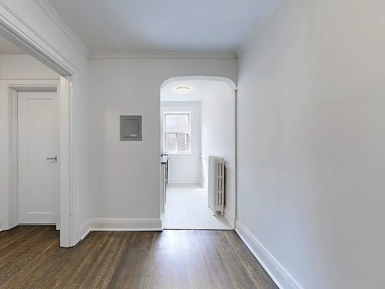 1602 Bathurst St — Photo 12