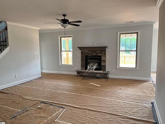 4th image of 205 Montview Cir