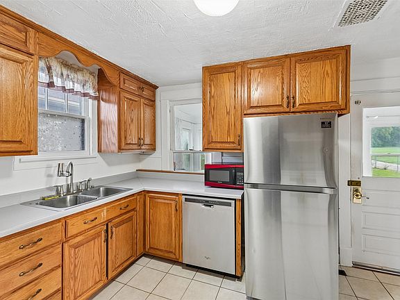 5th image of 1705 Iowa St