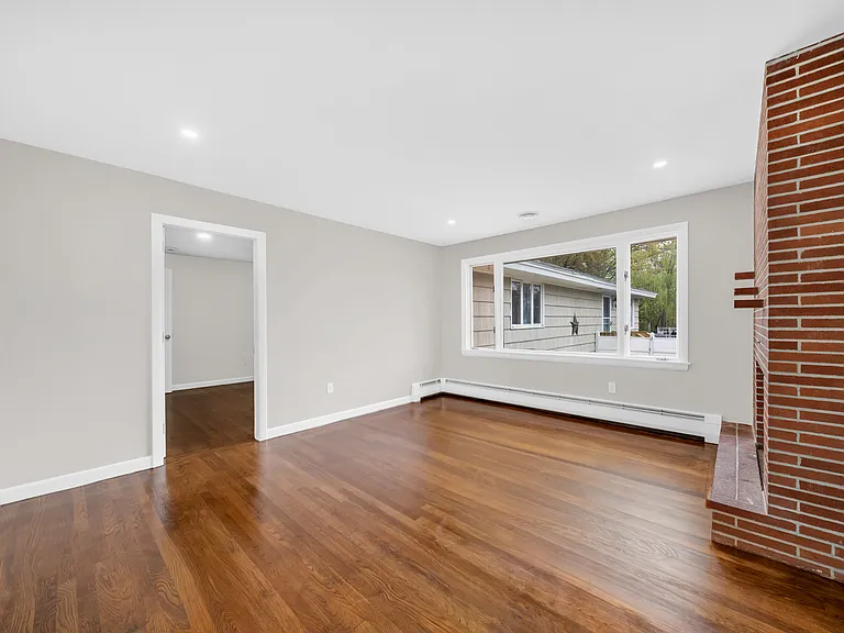 35 Peters St — Photo 11
